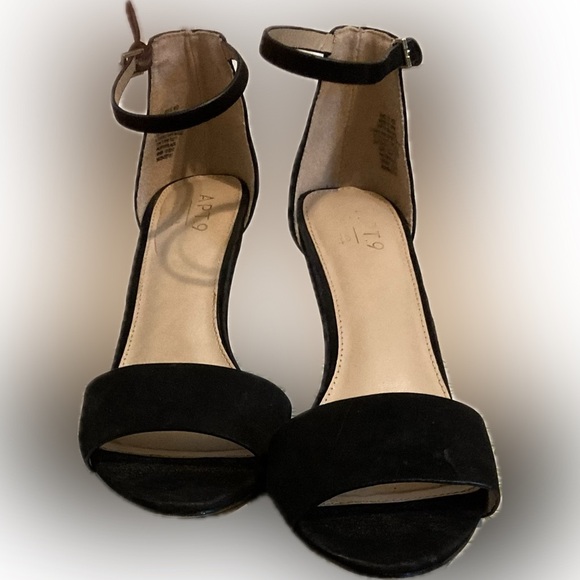 Apt 9 Suede stiletto heel. Open toe. Size 8.5 - Picture 3 of 5
